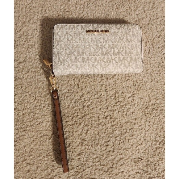 Michael Kors 32T5GTTE9B Jet Set Travel Continental Wristlet Wallet - Vanilla - Picture 1 of 7